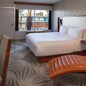 Pool Side King Room Mobility or hearing accessible